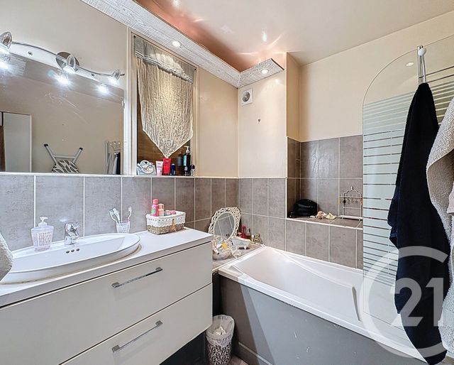 Appartement F3 à vendre - 3 pièces - 75.7 m2 - CHAUMONT - 52 - CHAMPAGNE-ARDENNE - Century 21 Agence Diderot