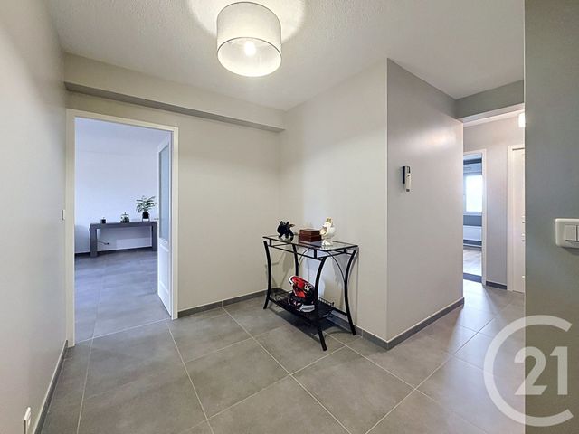 Appartement F5 à vendre - 5 pièces - 102.36 m2 - CHAUMONT - 52 - CHAMPAGNE-ARDENNE - Century 21 Agence Diderot